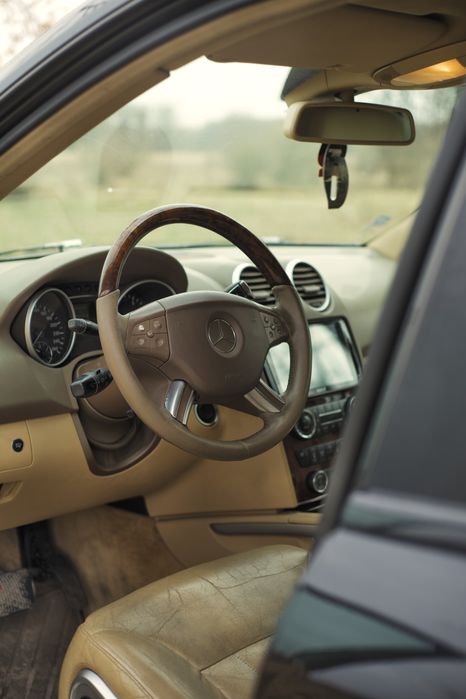 Dezmembrez Mercedes ML320, ML350, ML280 ML300 W164 far bara capota inj