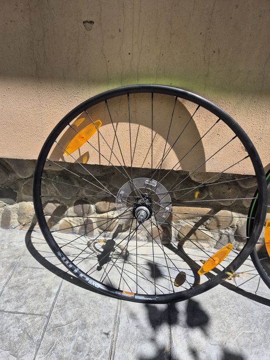 Roti bicicleta 29 noi WTB de pe un Cannondale
