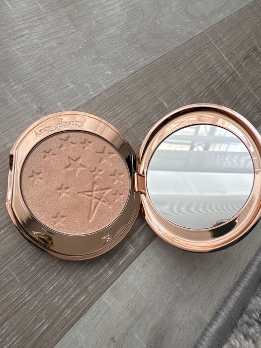 Charlotte tilbury  highlighter