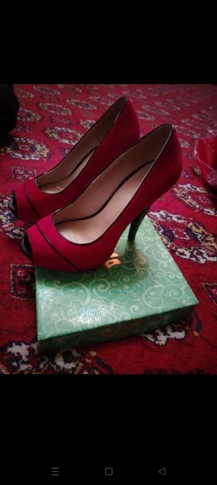 Ayollar uchun oyoq kiyim