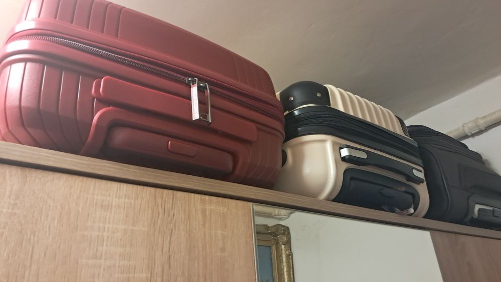 Vând diverse valize,