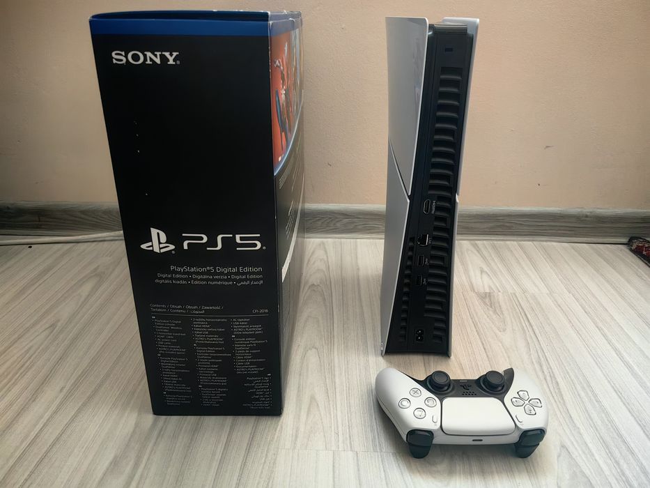 Продавам Playstation 5 Digital Edition пълен комплект