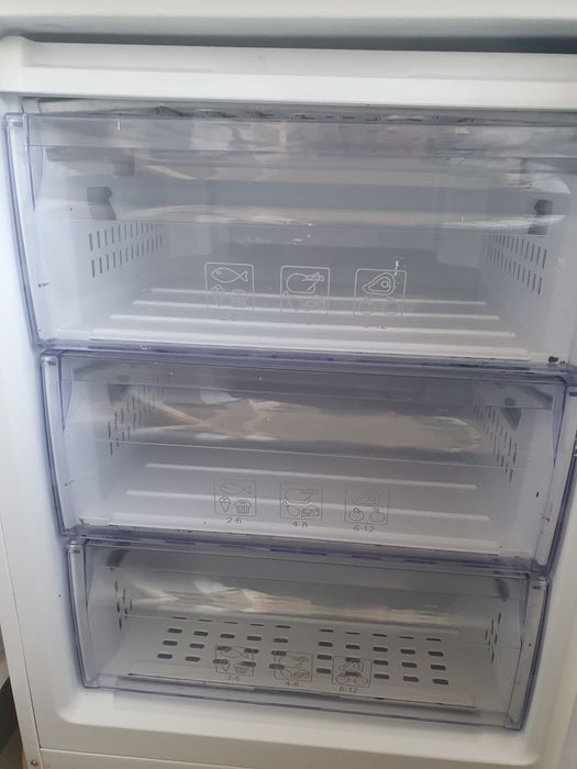 Frigider Beko cu dozator de apa