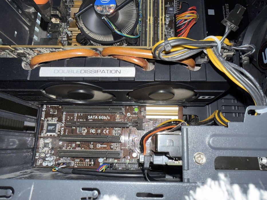 Pc intel i5 4670k, 16gb ram, Amd HD 6870 2gb, ssd 240gb, hdd 1tb
