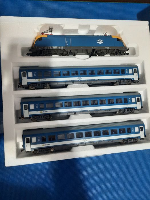 Raritate vagoane calatori MAV si locomotiva MAV, cadoul ideal  pt dvs