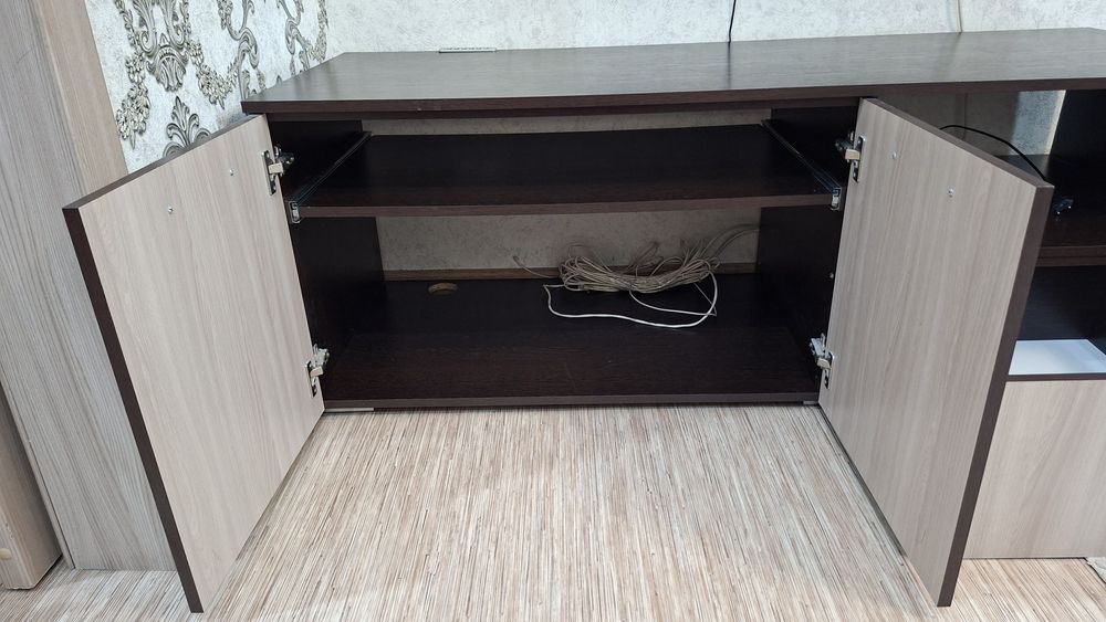 Продам тумбу под телевизор