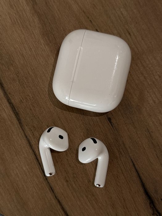 ПРОДАМ AirPods 4 original