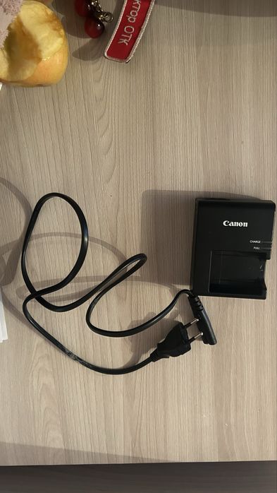 Canon EOS 1200D + Штатив бу