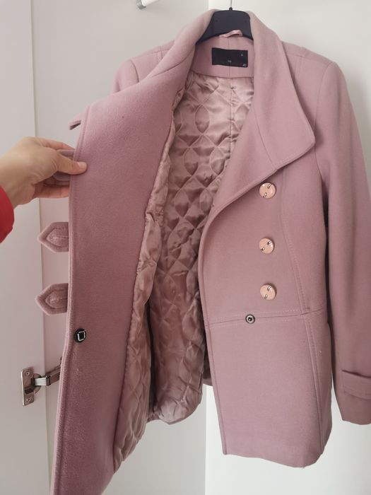 Vând palton de iarna scurt 80 % lână, 20 % cashmere