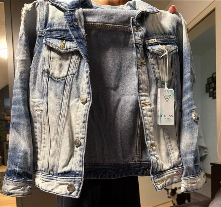 Здравейте продавам дънково якв на guess