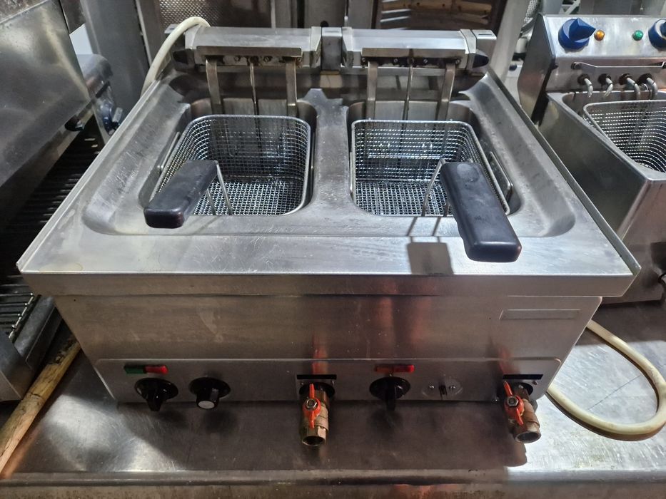 Friteuza dubla cu 2 coșuri la 380v, cu robinet golire