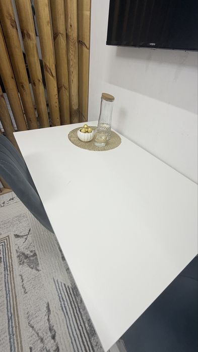 Кухонный стол и стулья