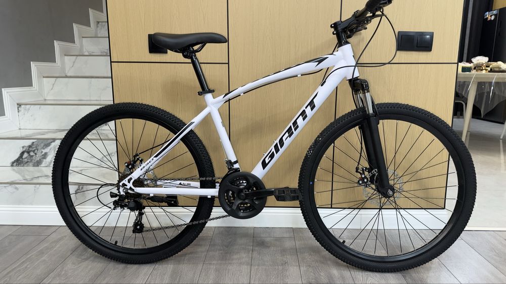 Стильный и надежный горный велосипед Giant ATX 830