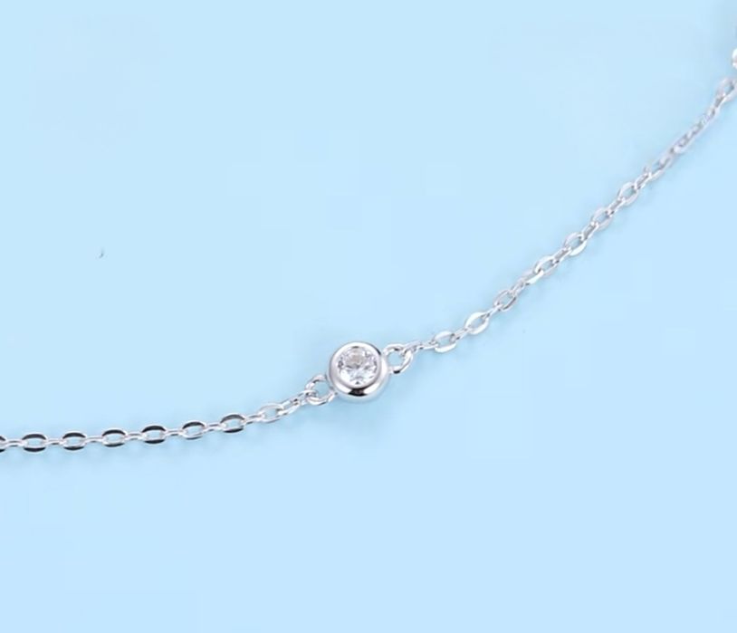 Сребърно колие с циркони