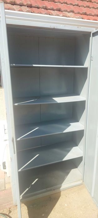 Fisete metalice de calitate cu 4 rafturi