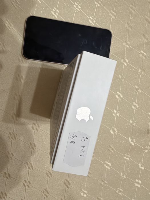 Продавам Iphone 13
