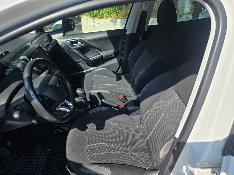 Peugeot 208 1.4i Бензин Газ Климатик Фейслифт