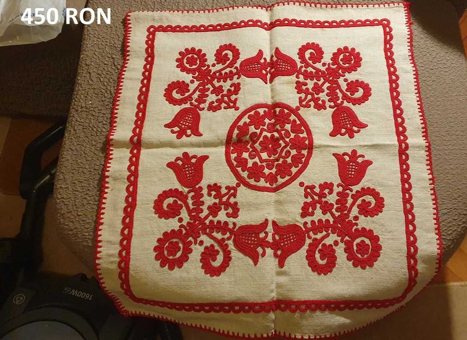 Față de masă lucrată manual