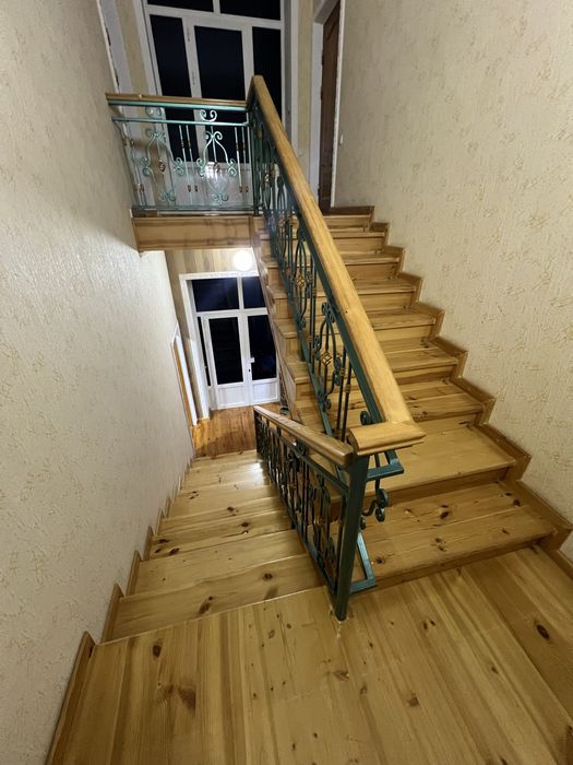 4 sotixli tayyor 2 qavatli uchastka sotiladi.