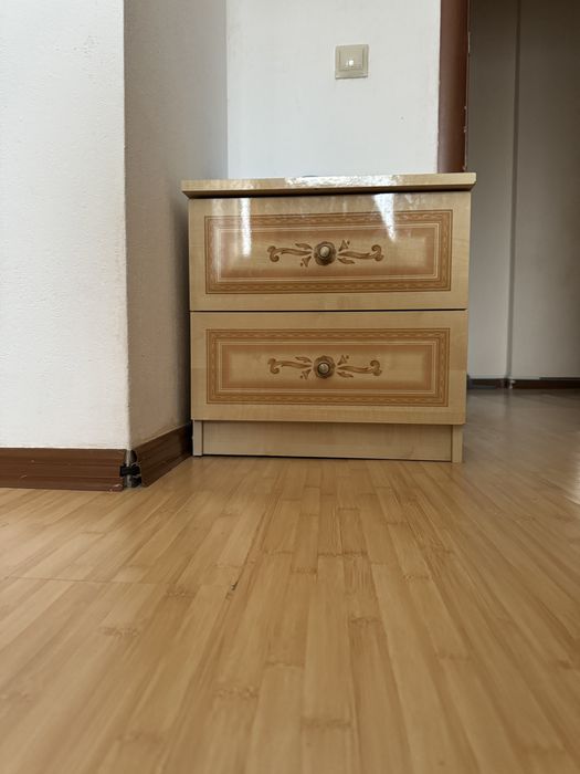 Спальный кровать, тумбочка