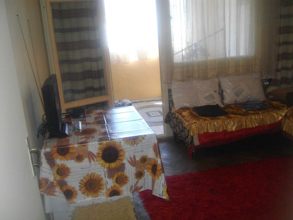 Евтина квартира 200 € обзаведени 2 стаи от апартамент до Болницата на ученички студентки с хазаи