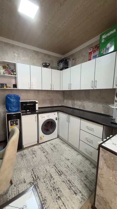 6-mkr 1 xonali 40 m2 sotiladi