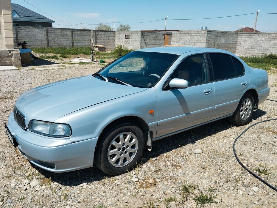 Авто машина Ниссан максима
