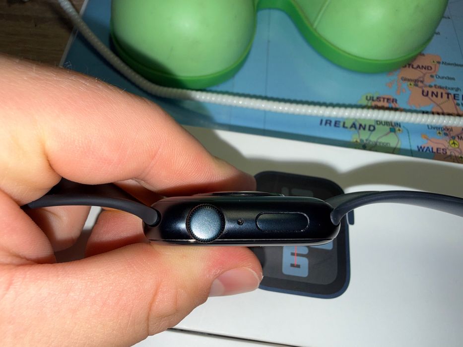 Продавам Apple Watch SE2