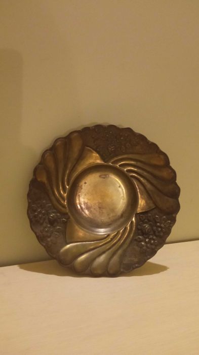 Стара, месингова чиния на крачета