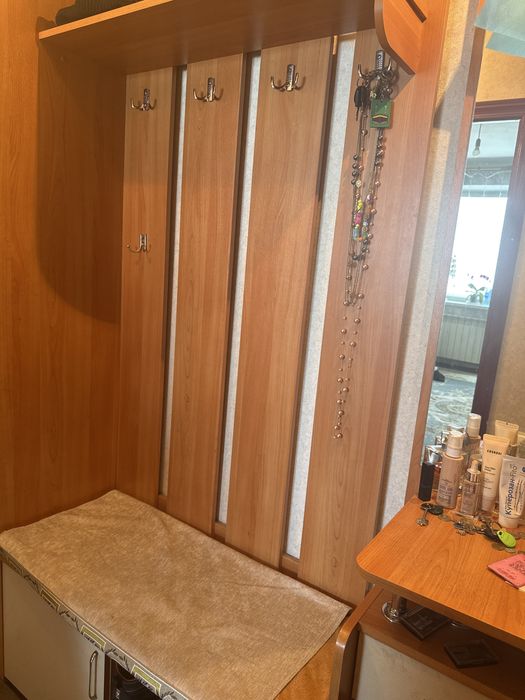 Продам прихожую б/у