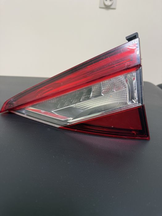Десен вътрешен LED стоп за Skoda Superb 2015–2019 (комби)