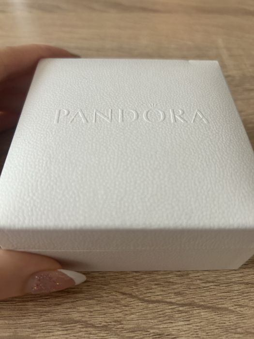 Гривна Pandora със всички сертификати
