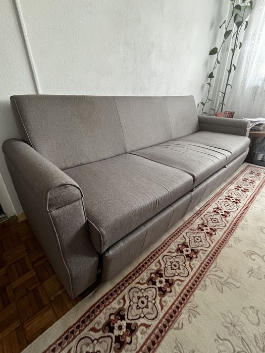 Canapea Casa Rusu