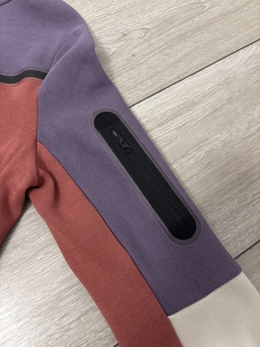 Горнщите Nike Tech Fleece