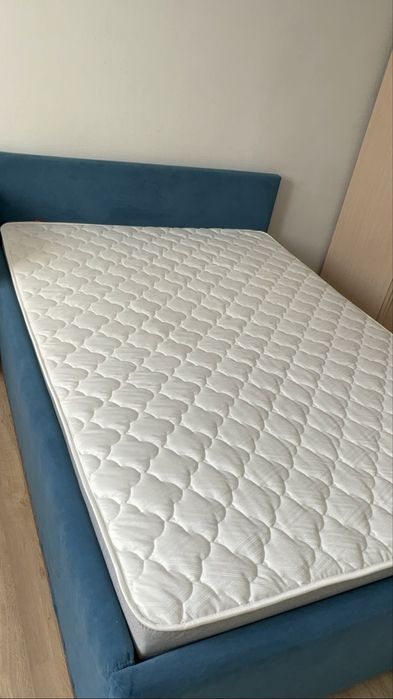 Продаю кровать с матрасом