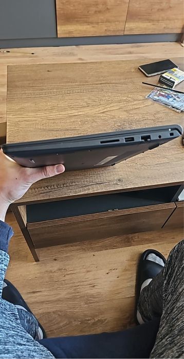 Dell Vostro 3520 – бизнес лаптоп в отлично състояние