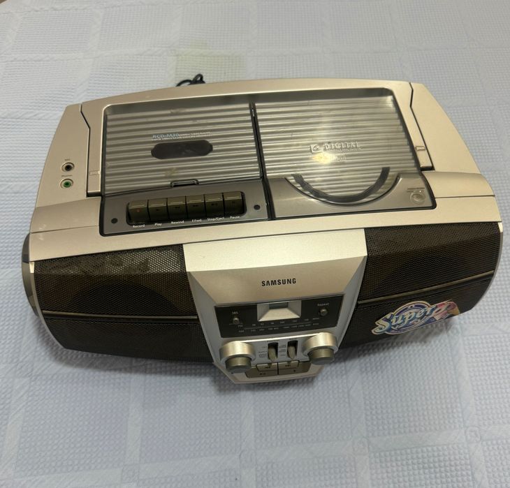SAMSUNG стерео касетофон с компакт диск и супер бас