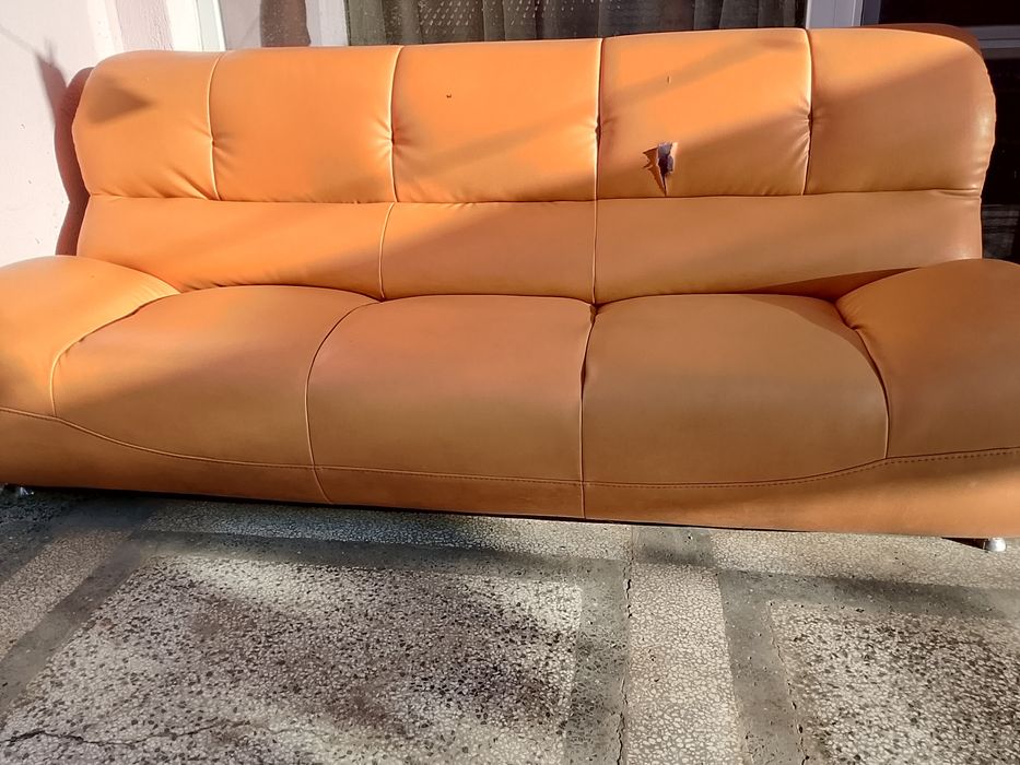 Луксозен кожен диван