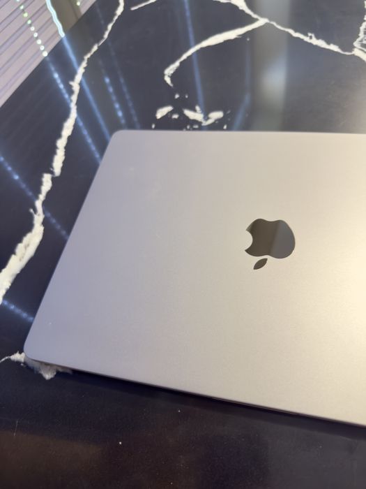 MacBook Air 15 M2 8/512gb