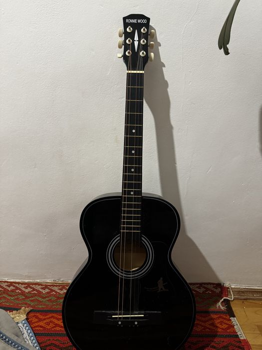 Гитара сатылады тек бір срунасы жоқ