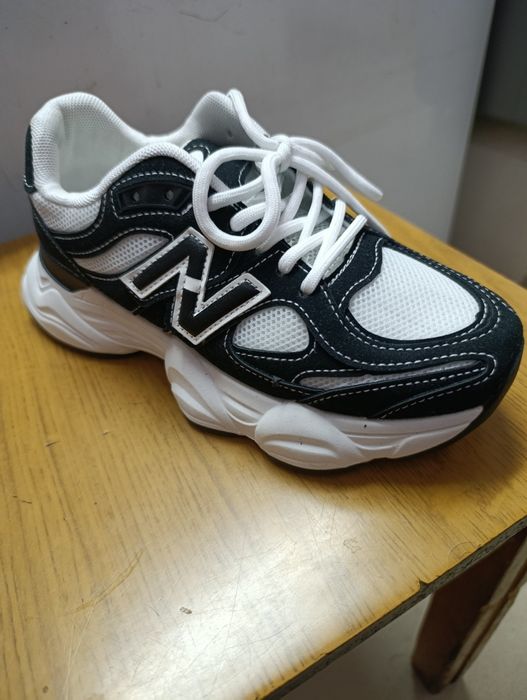 Продам кроссовки