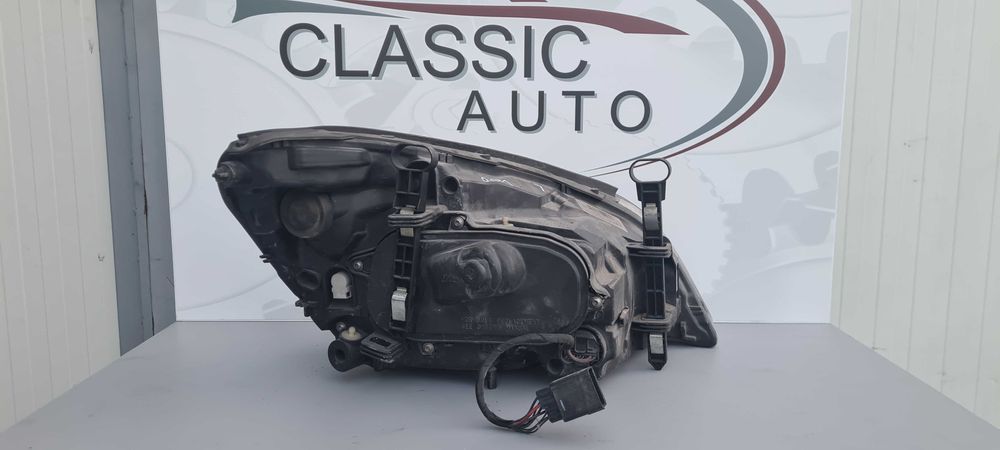 Фар Volvo V60 2012г.