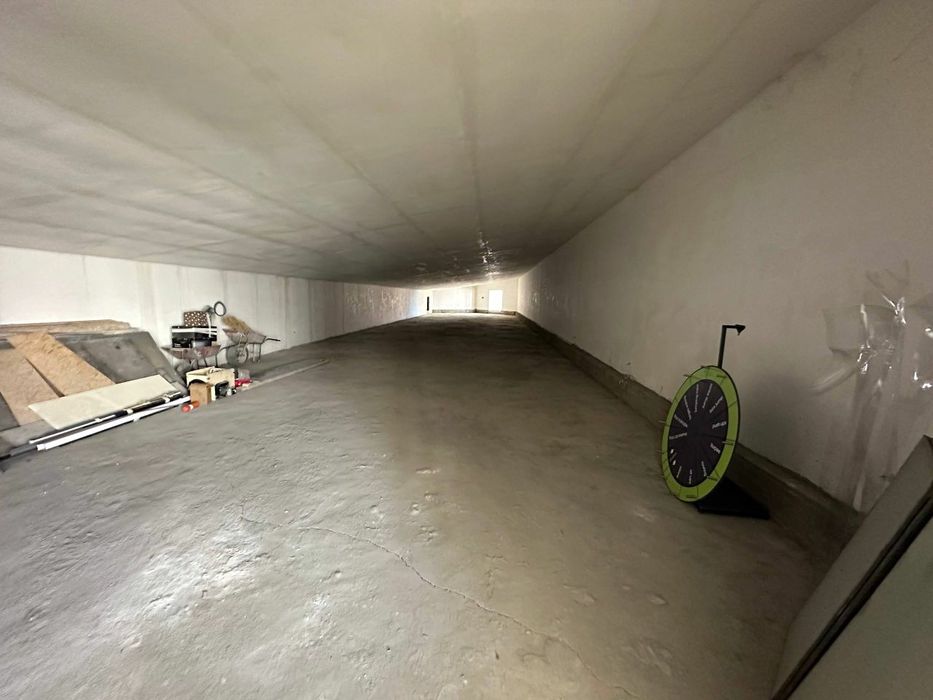 Продаётся помещение Яшнабадский район Паркентский  1 Линия 1500м²