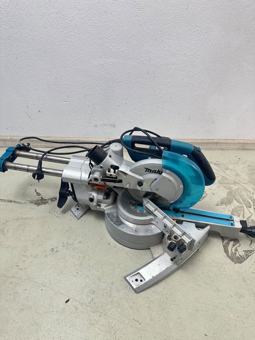 Makita LS0815F fierastrau circular stationar cu glisare 1400W disc 216mm