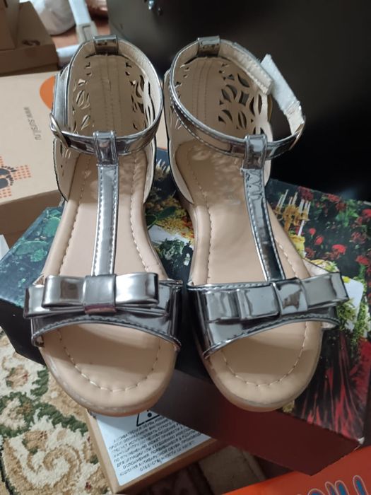 Туфли на девочек новая