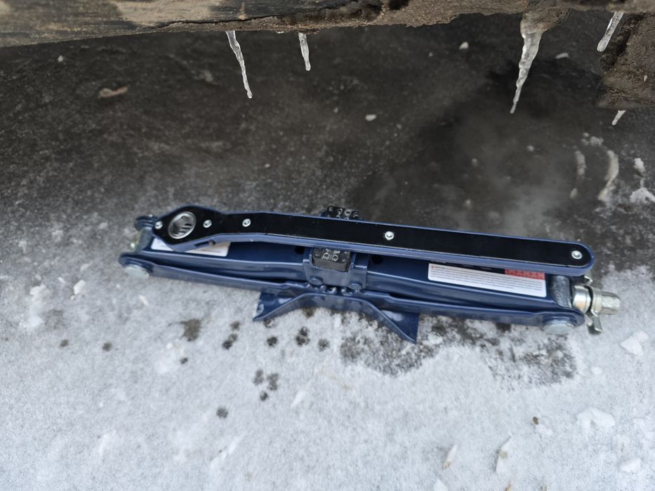 Продам домкрат 2 тонны