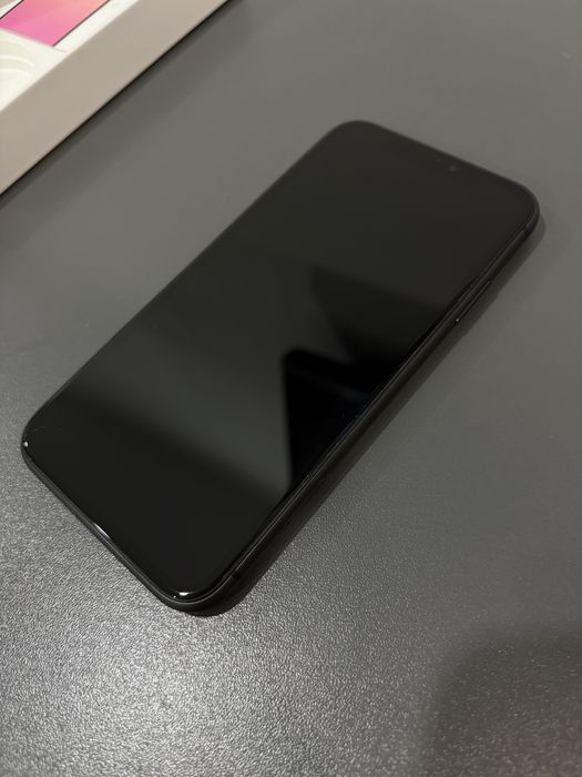 Продам Айфон 11