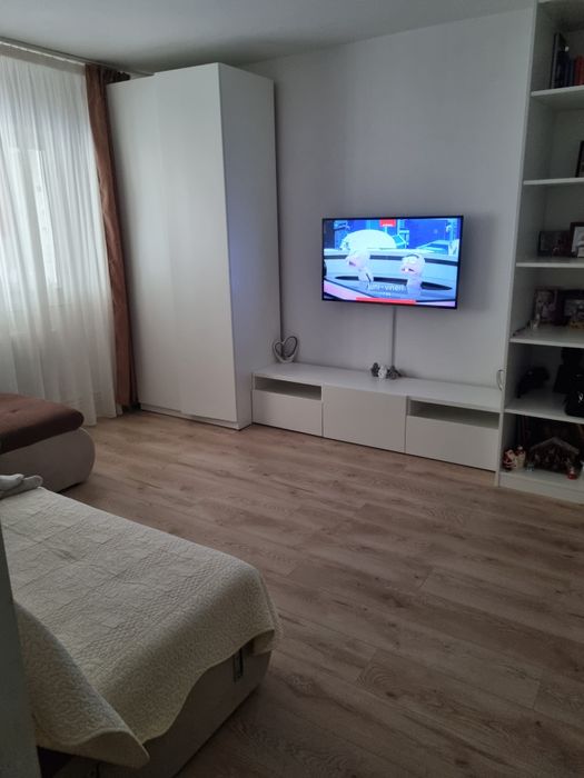 Inchiriez apartament