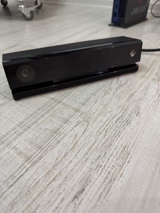 Xbox One X 1TB Cyberpunk 2077 Limited Edition + senzor kinect