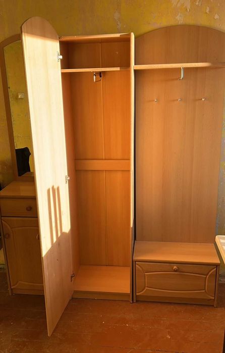 Продам прихожую срочно